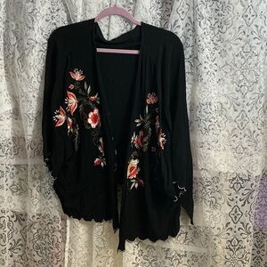 🟤 SHEIN Black short kimono  with Floral Embroidery